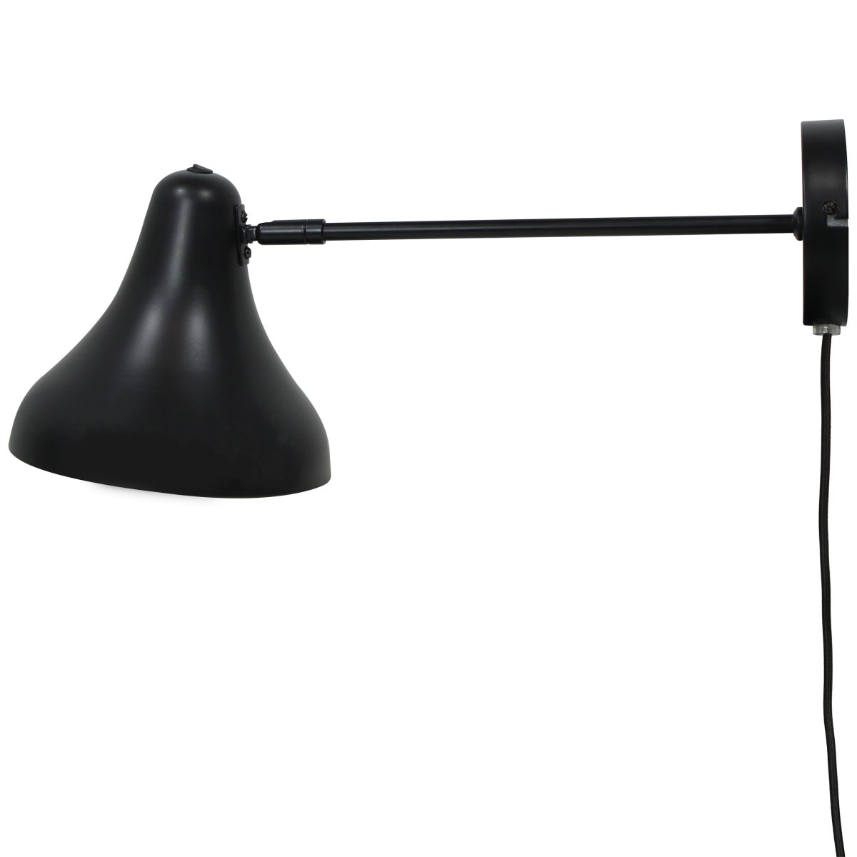 Tokyo 32cm Noir applique murale De Dyberg Larsen - Avec son abat-jour noir incurvé et son bras réglable, Tokyo propose une lampe flexible parfaite pour le coin du salon, la tête de lit ou comme accent moderne dans le salon.