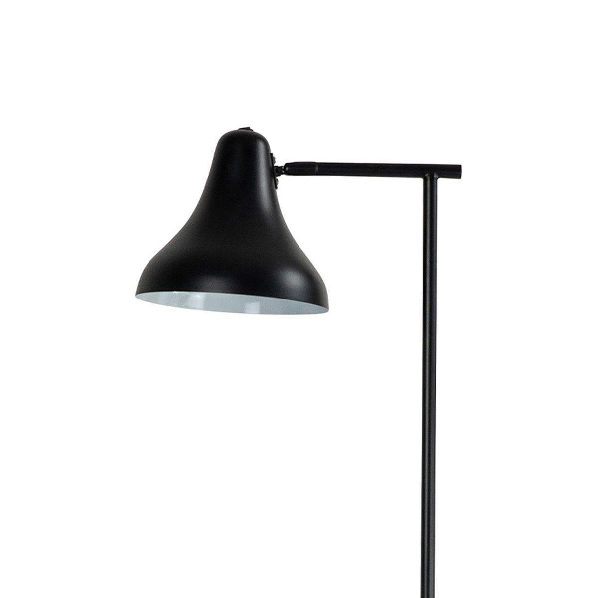 Tokyo Noir lampadaire De Dyberg Larsen - L'élégante base de la lampe a la forme d'une arche, ce qui crée une sensation d'espace et de calme autour de la lampe.