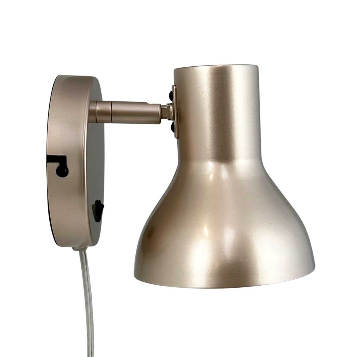 Bob Beige lampe de lecture De Dyberg Larsen - Bob &auml;r det perfekta valet f&ouml;r det moderna hemmet och kombinerar stilren design med funktionalitet.