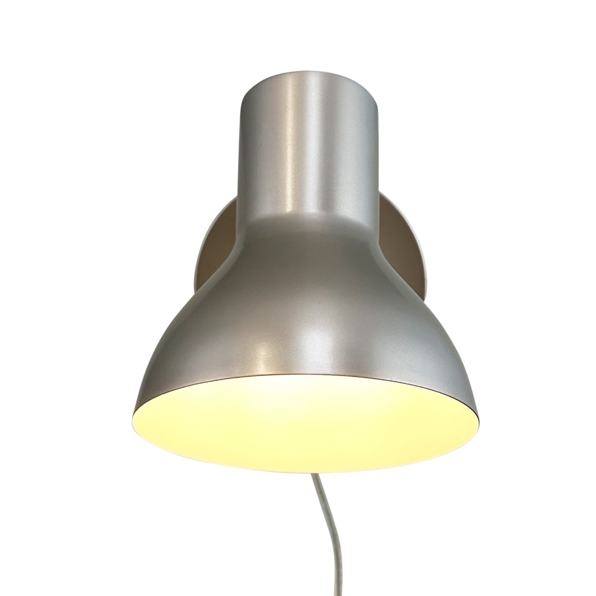 Bob Beige lampe de lecture De Dyberg Larsen - Bob &auml;r det perfekta valet f&ouml;r det moderna hemmet och kombinerar stilren design med funktionalitet.