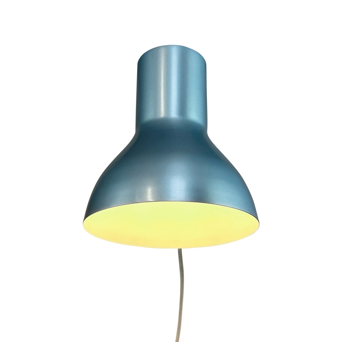 Bob Bleu lampe de lecture De Dyberg Larsen - Bob &auml;r det perfekta valet f&ouml;r det moderna hemmet och kombinerar stilren design med funktionalitet.