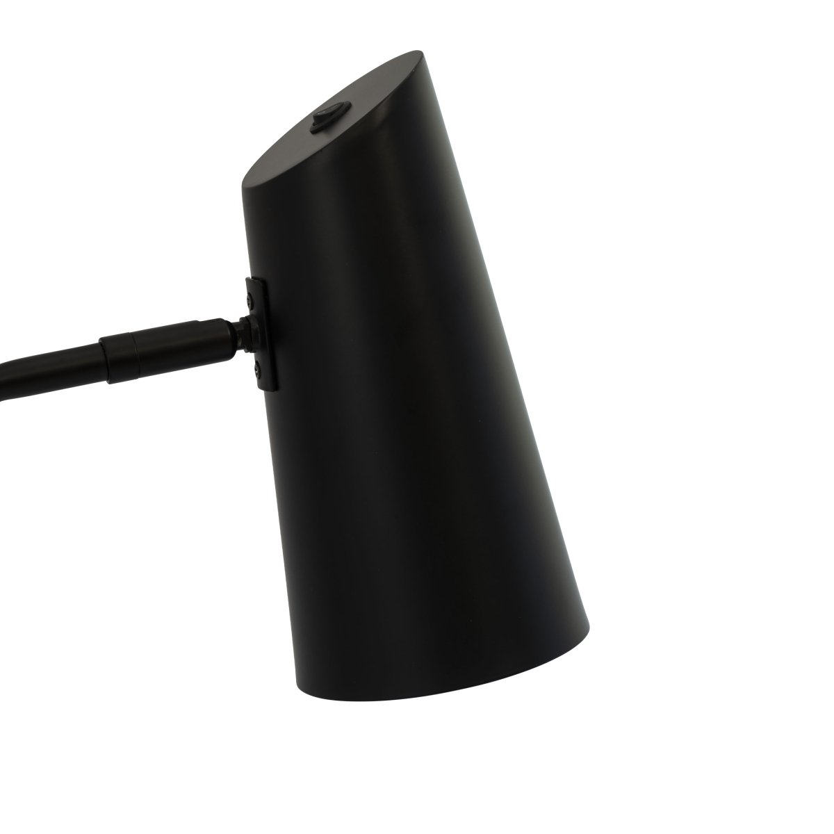 Pallas 55cm Noir lampe de bureau De Dyberg Larsen - La lampe de table Pallas en métal noir est une solution d'éclairage moderne et élégante.