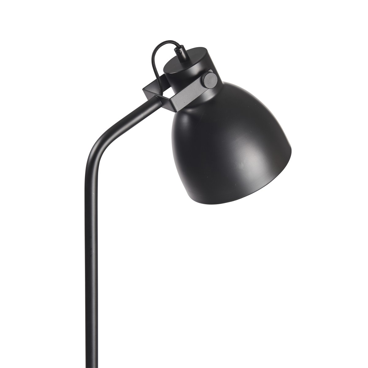 Coast Noir lampadaire De Dyberg Larsen - Fabriqué en métal et avec un intérieur blanc, il offre un bon éclairage en combinaison avec l'abat-jour mobile.