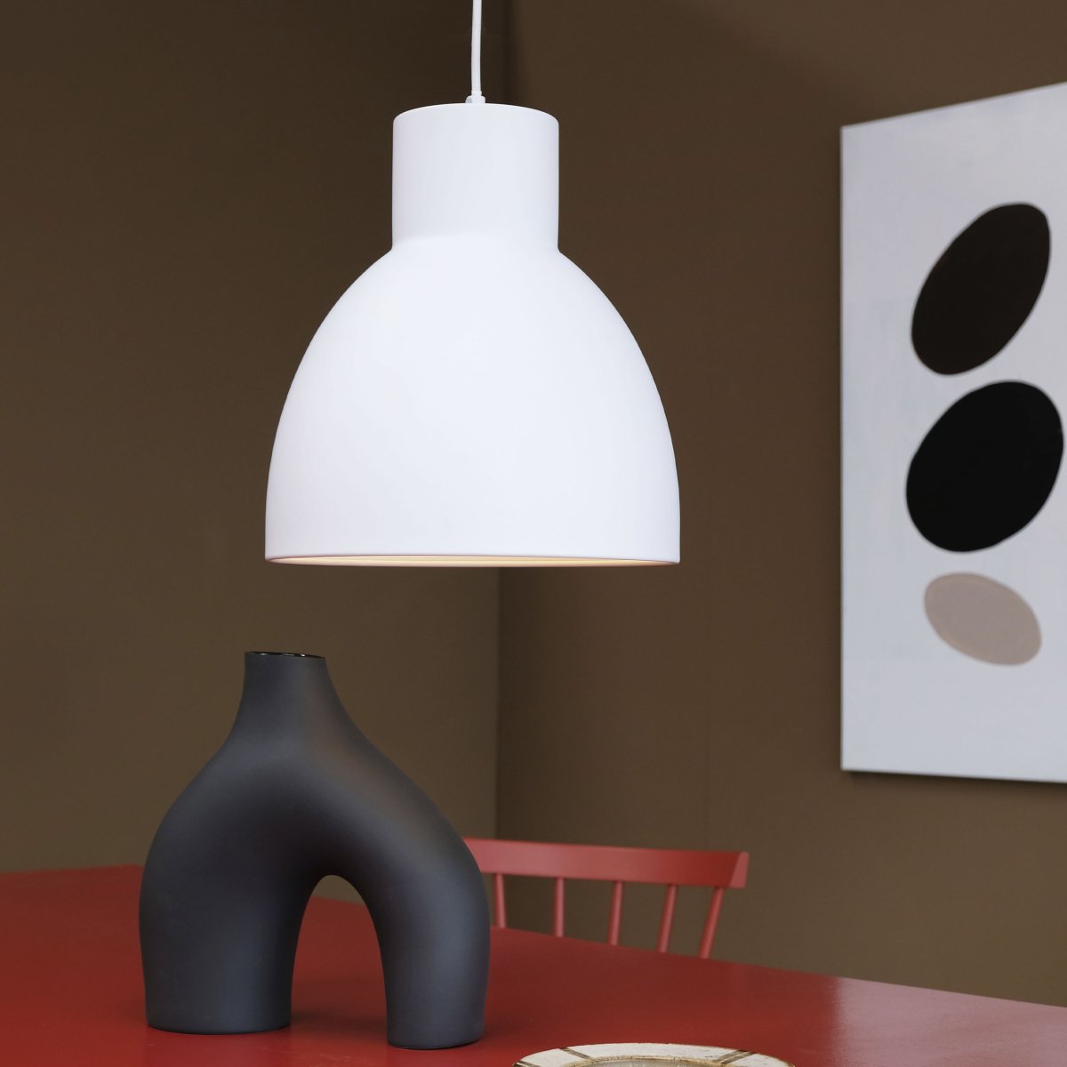 Coast Ø25 Blanc suspension De Dyberg Larsen - Il est recommandé d'installer la suspension au-dessus de la table à manger, de la table basse ou à plusieurs autres endroits.