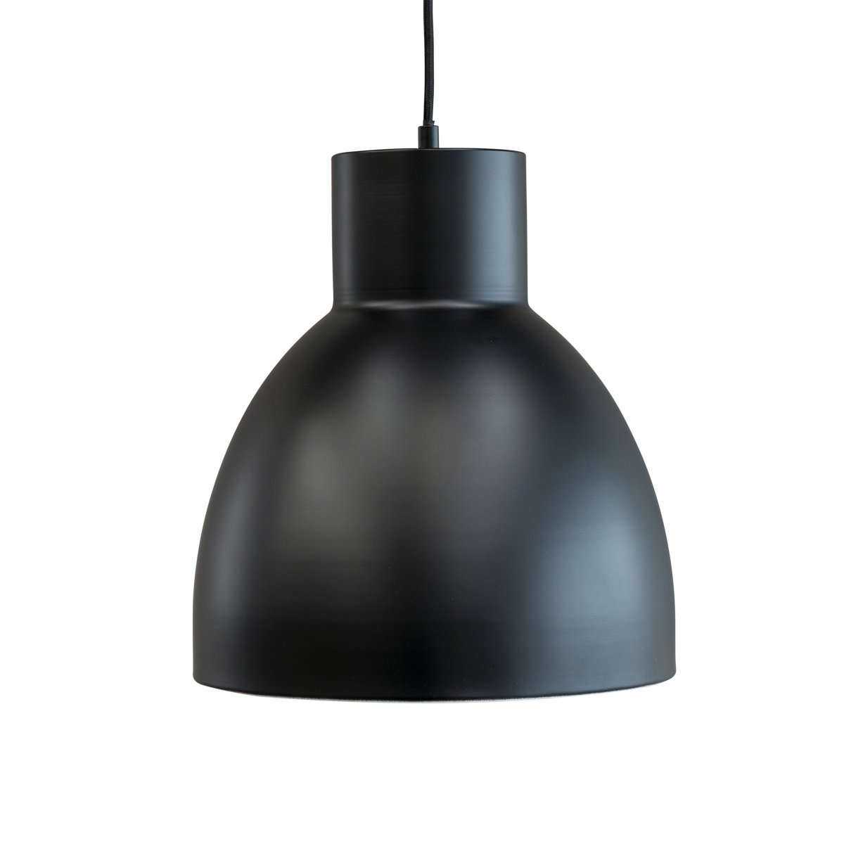 Coast Ø30 Noir suspension De Dyberg Larsen - Il est recommandé d'installer la suspension au-dessus de la table à manger, de la table basse ou à plusieurs autres endroits.
