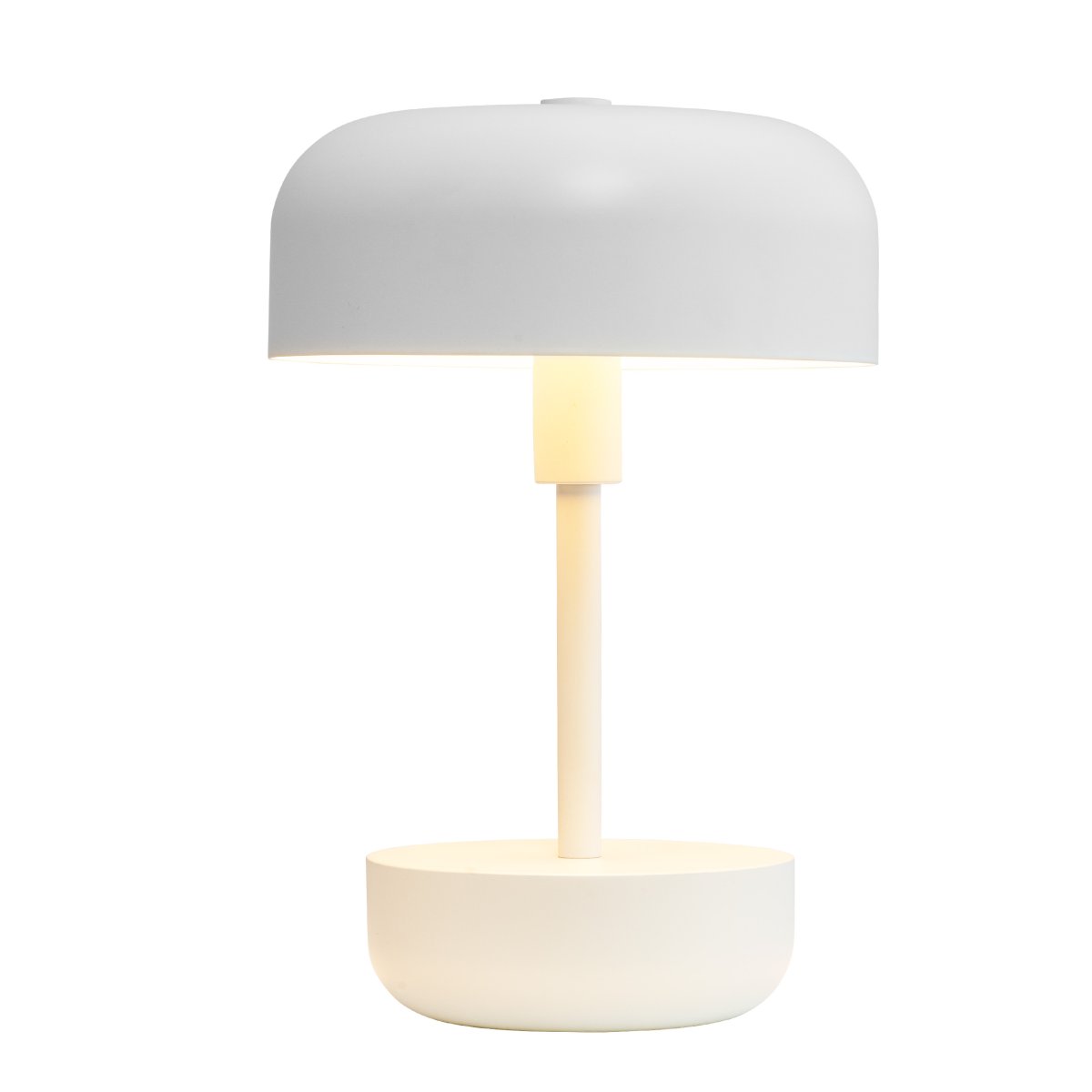 Haipot 25cm Blanc portable De Dyberg Larsen - La lampe est parfaite pour une utilisation intérieure et extérieure et offre trois niveaux de lumière réglables.
