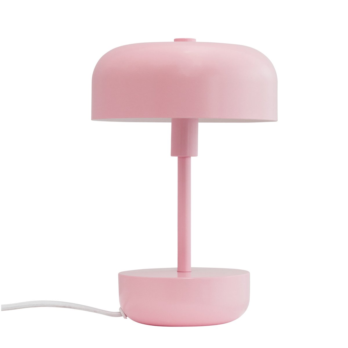 Haipot 25cm Rose lampe de table De Dyberg Larsen - L'abat-jour ouvert offre une belle incidence lumineuse qui met en valeur la couleur de la base, créant un spectacle fascinant, surtout à la tombée de la nuit.