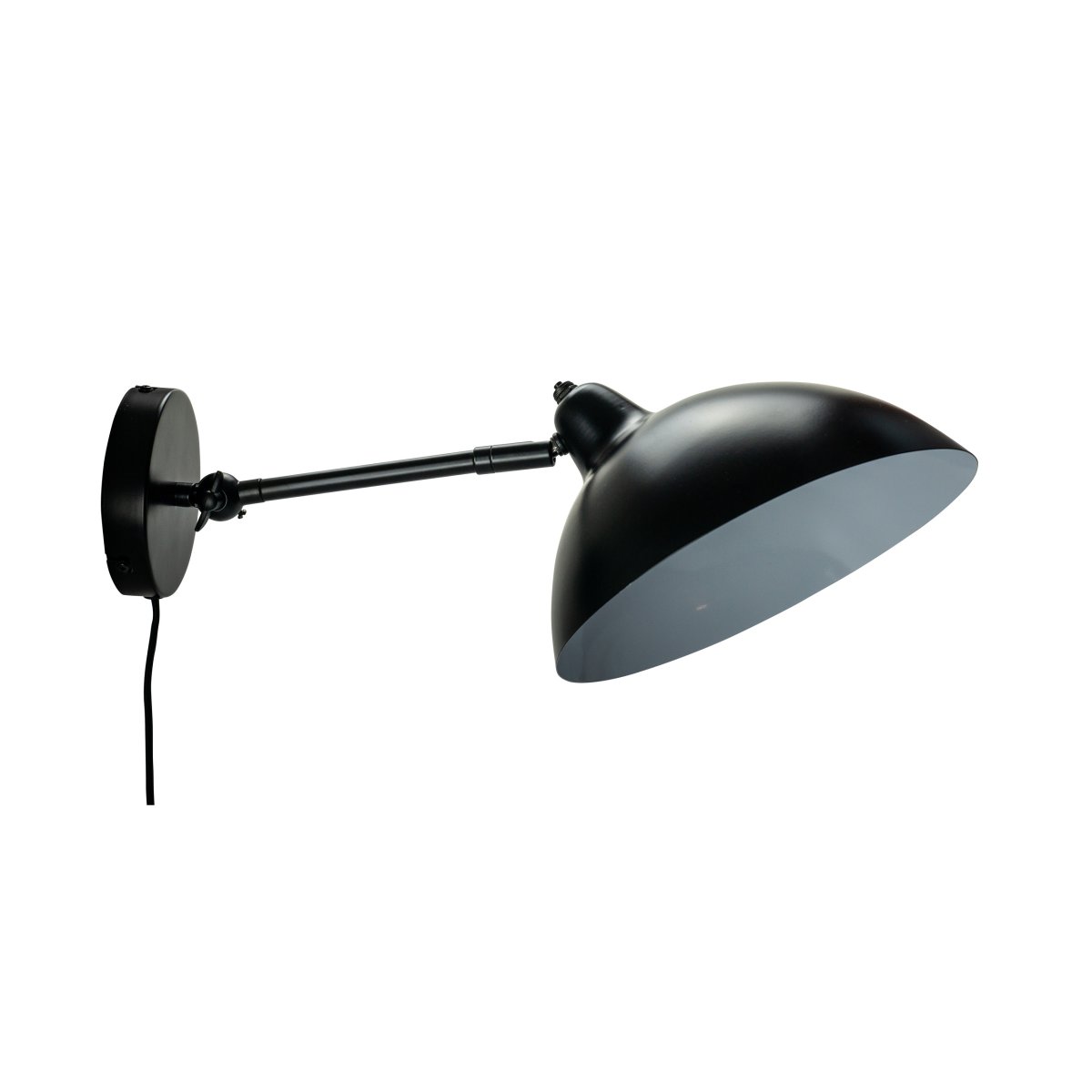 Futura 43cm Noir applique murale De Dyberg Larsen - Il est fait de métal avec un extérieur noir et un intérieur blanc, créant un look minimaliste.