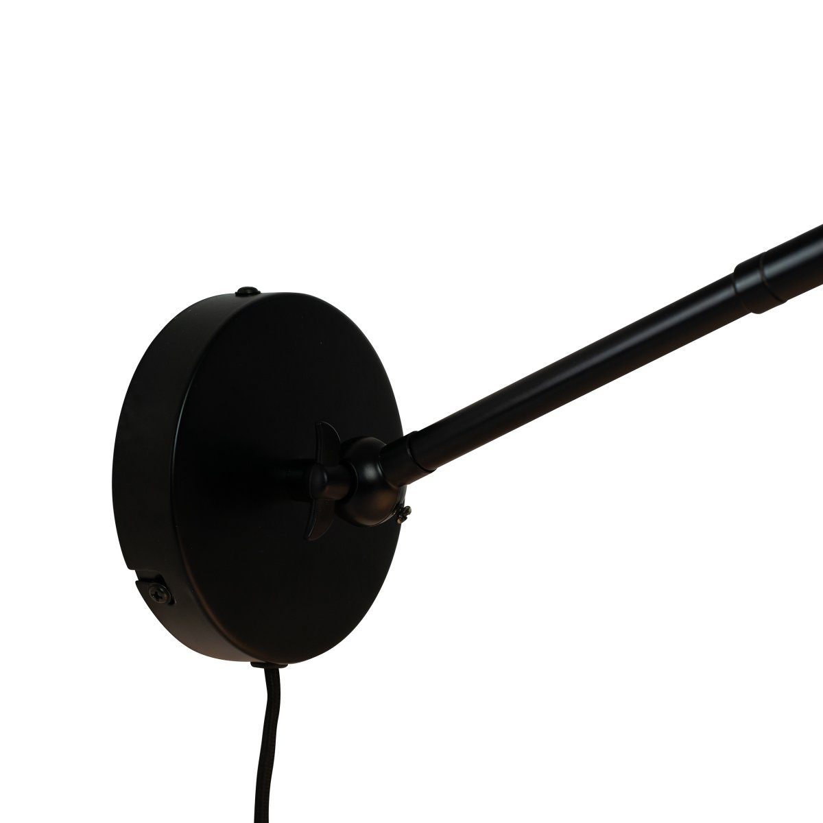 Futura 43cm Noir applique murale De Dyberg Larsen - Il est fait de métal avec un extérieur noir et un intérieur blanc, créant un look minimaliste.