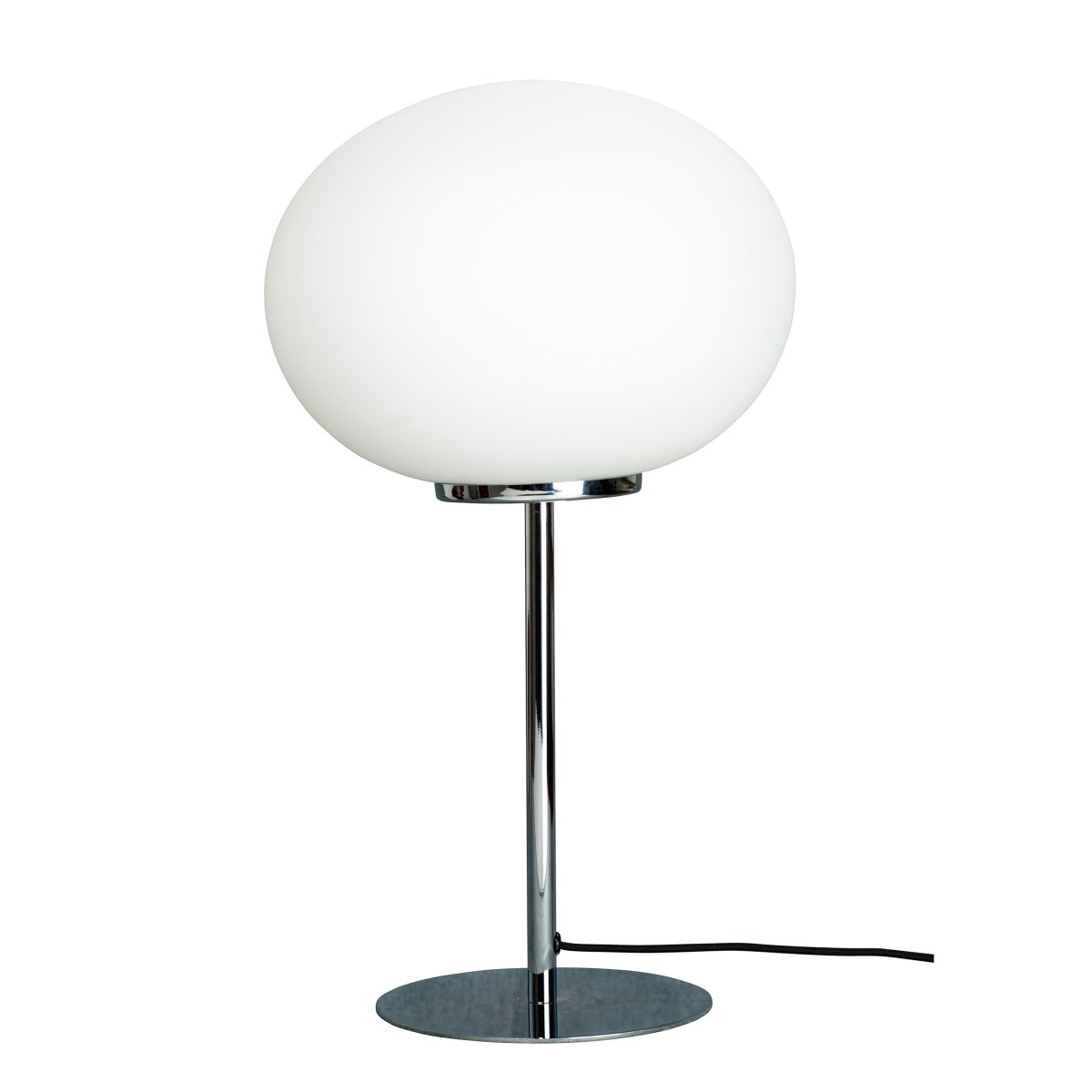 Queen 50cm Chrome lampe de table De Dyberg Larsen - Queen est une élégante lampe de table en métal avec une finition chromée.