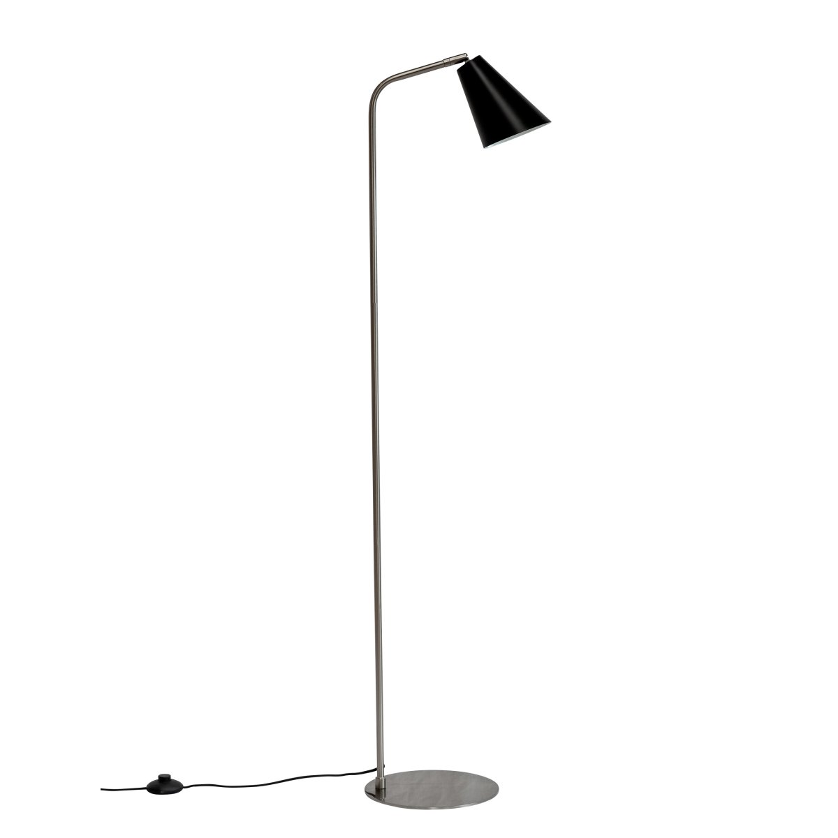 Oswald Acier brossé lampadaire De Dyberg Larsen - L'abat-jour est réglable et peut être incliné pour créer une atmosphère lumineuse individuelle, faisant de la lampe une solution d'éclairage flexible pour votre maison.