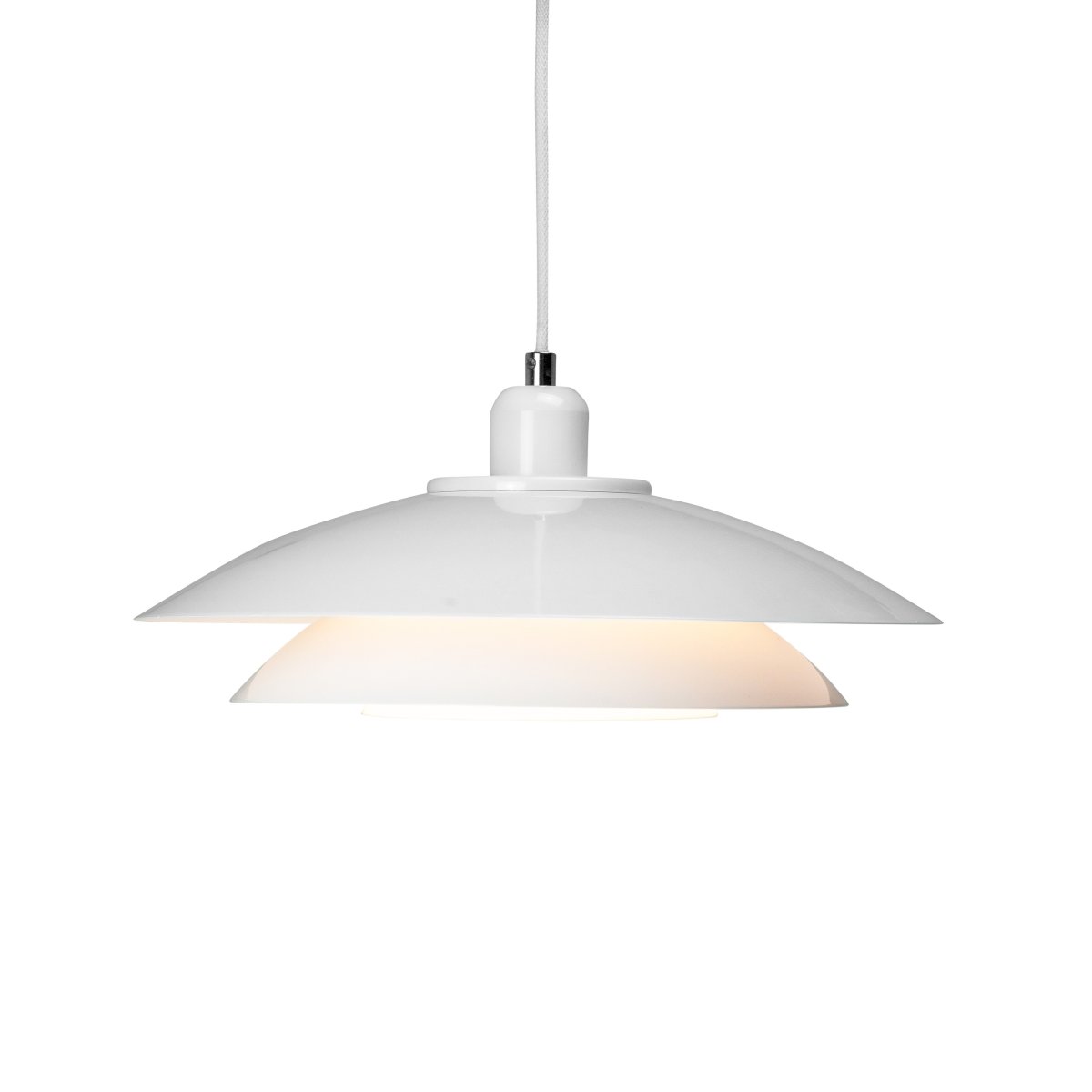 Kaje Ø40 Blanc suspension De Dyberg Larsen - Il s'intègre dans n'importe quelle maison et offre une lumière agréable et fonctionnelle.