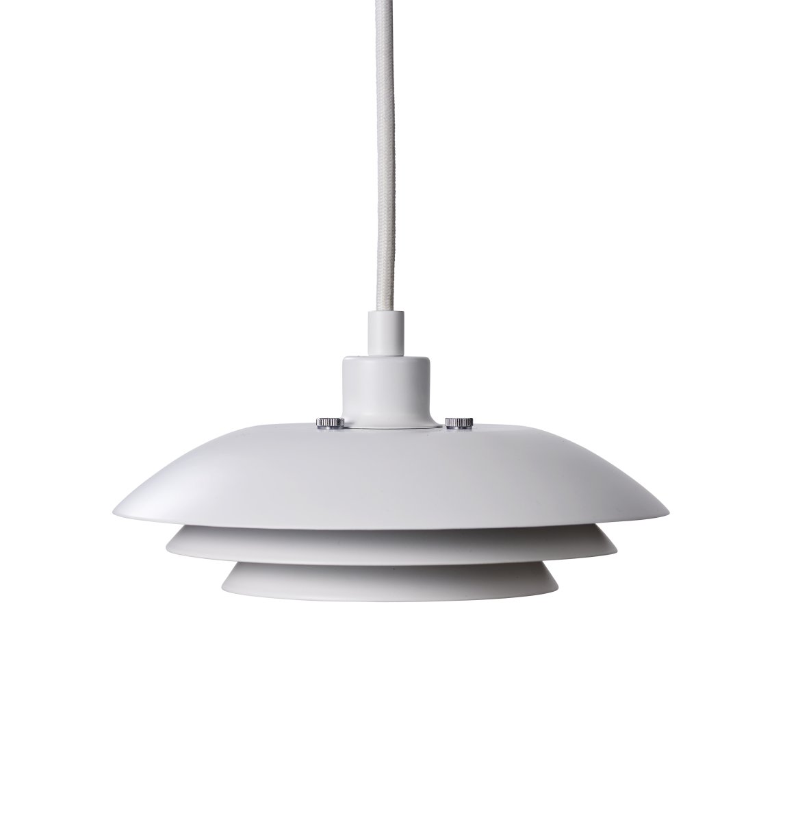 DL20 Ø20 Blanc suspension De Dyberg Larsen - Avec leurs trois abat-jour, les lampes ont la m&ecirc;me expression simple et classique, mais avec un diam&egrave;tre de 20 cm, elles sont faciles &agrave; installer et s'int&egrave;grent dans diff&eacute;rents environnements.