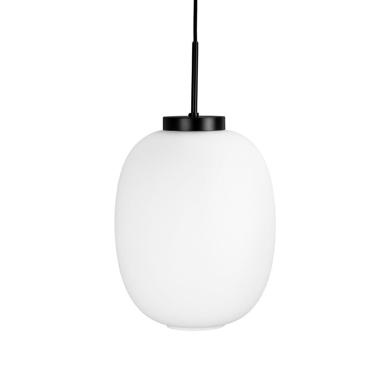 DL39 Ø25 Noir suspension De Dyberg Larsen - La forme ronde et douce de la lampe la rend polyvalente et parfaite pour le couloir, le salon, la cuisine ou comme éclairage doux dans une pièce centrale.