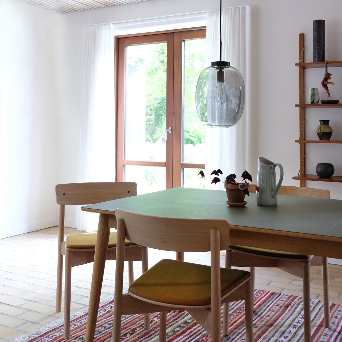DL39 Ø25 Noir suspension De Dyberg Larsen - Il est recommandé de le placer au dessus de la table à manger ou plusieurs dessus.