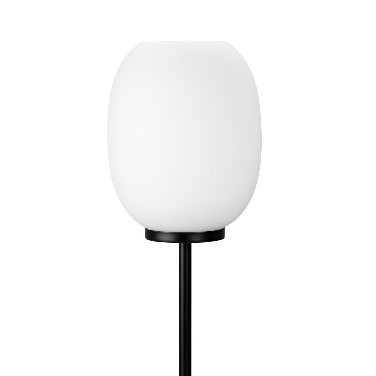 DL39 52cm Opale lampe de table De Dyberg Larsen - La lampe de table DL39 est une lampe harmonieuse et simple inspirée des lignes classiques et du décor minimaliste.
