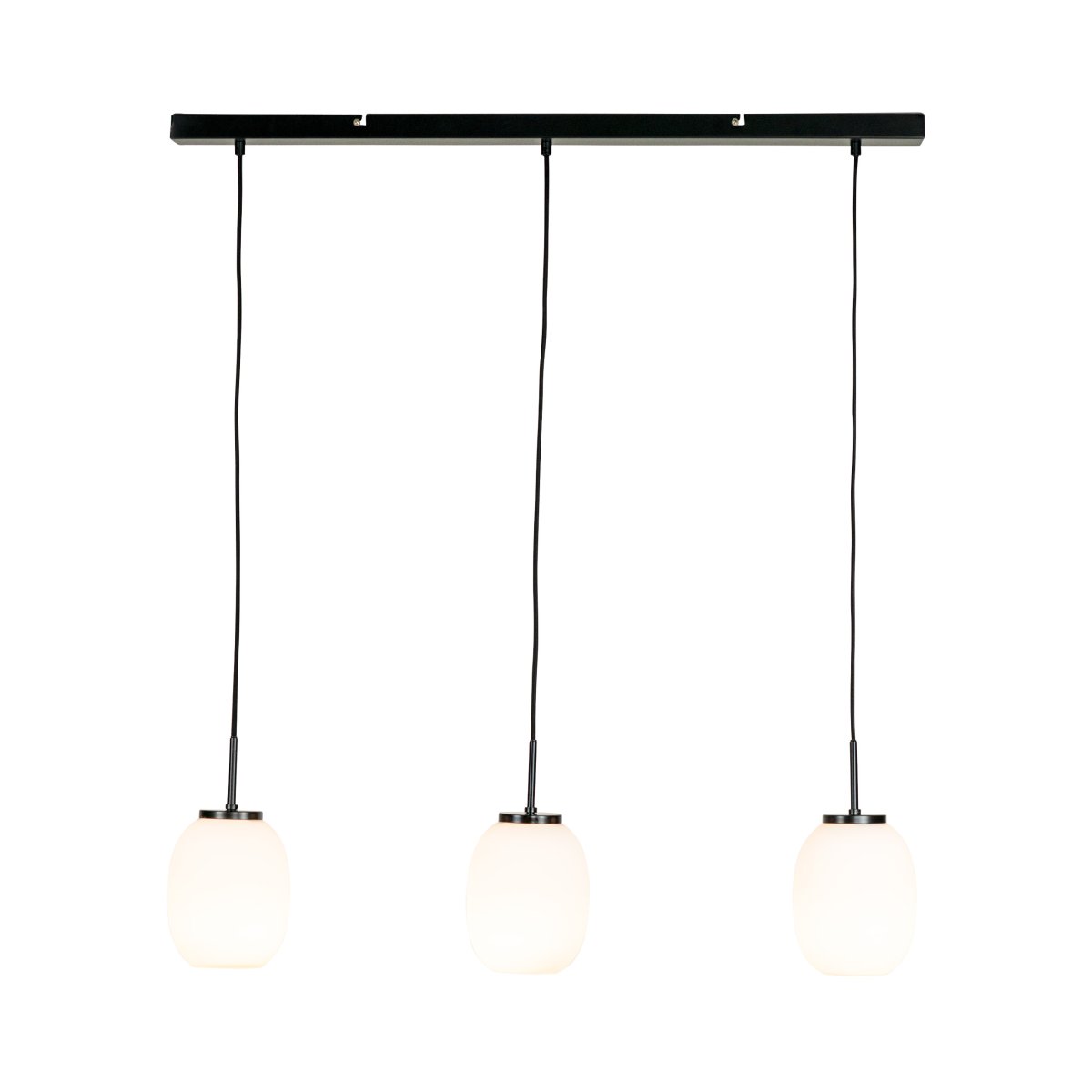 DL39 90cm Opale suspension De Dyberg Larsen - Cette suspension s'adapte parfaitement au-dessus de la table de cuisine ou de l'évier de cuisine.