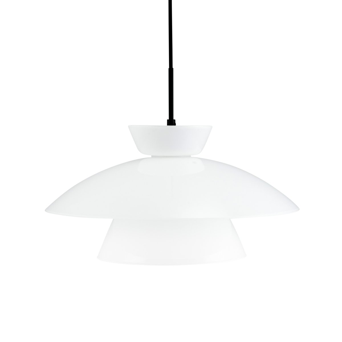 Valby Ø38 Opale suspension De Dyberg Larsen - Le plafonnier Valby Opal est livré avec un câble textile noir de 3 m de long, qui vous donne la possibilité de suspendre la lampe.
