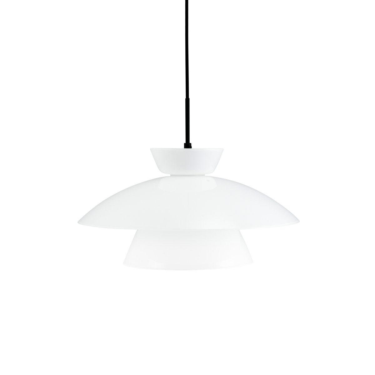 Valby Ø20 Opale suspension De Dyberg Larsen - Le plafonnier Valby Opal est livré avec un câble textile noir de 3 m de long, qui vous donne la possibilité de suspendre la lampe.