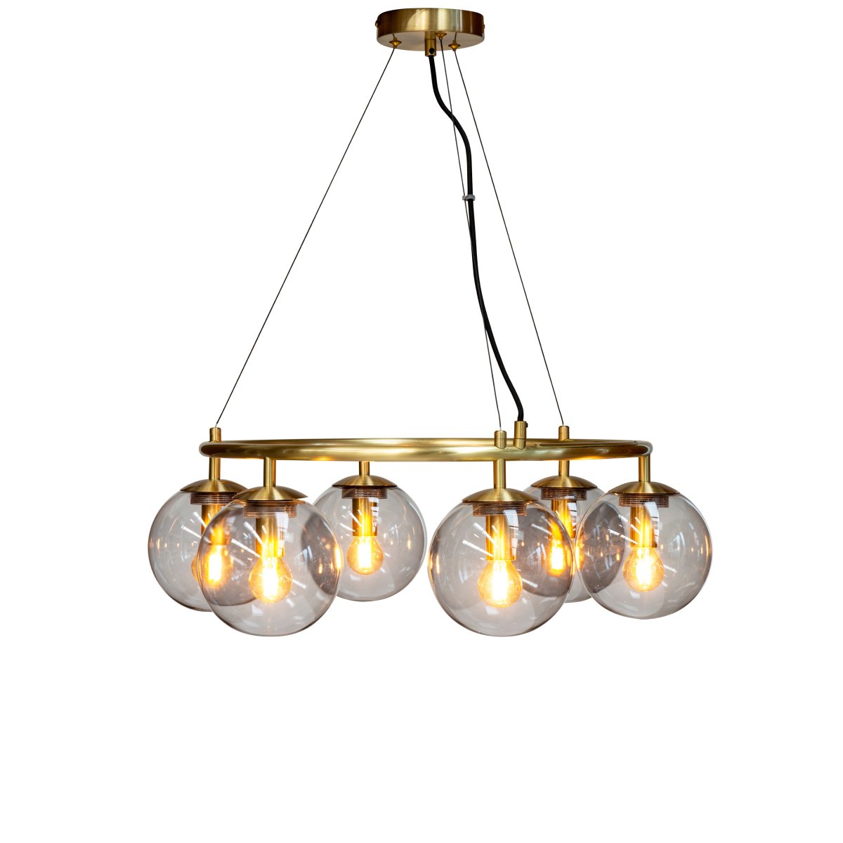Como Ø65 Laiton suspension De Dyberg Larsen - Le cadre de couleur laiton de la lampe lui confère une sensation luxueuse et en fait un ajout parfait au-dessus de la table à manger ou dans le salon.