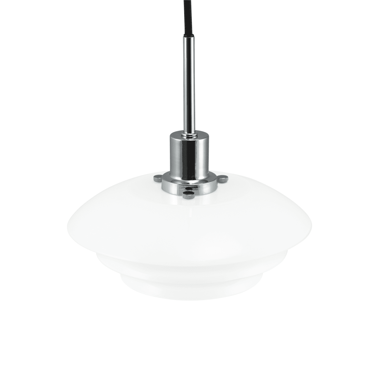 DL20 Ø20 Chrome suspension De Dyberg Larsen - La suspension opale DL20 avec une base en m&eacute;tal chrom&eacute; est une lampe &eacute;l&eacute;gante qui s'int&egrave;gre parfaitement au-dessus de la table &agrave; manger ou de la table basse.