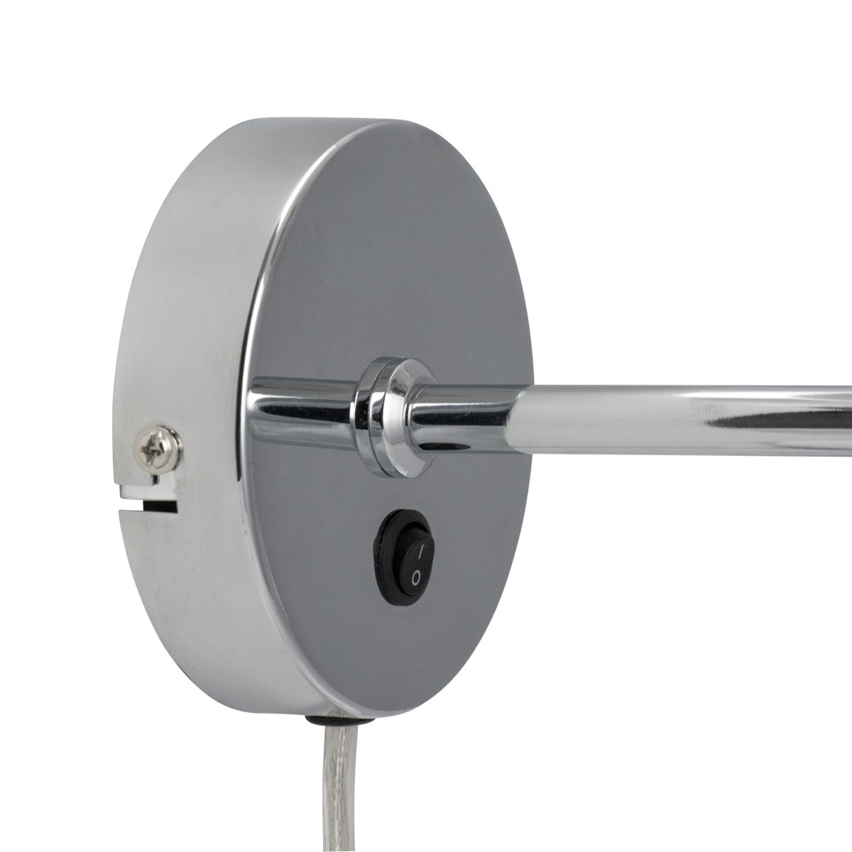 DL20 Chrome applique murale De Dyberg Larsen - L'applique murale DL20 a un design classique et simple avec trois abat-jour qui cr&eacute;ent une lumi&egrave;re belle et sans &eacute;blouissement.