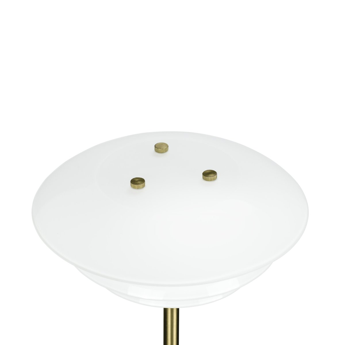 DL20 30cm Laiton lampe de table De Dyberg Larsen - La lampe de table DL20 en verre opale et laiton pr&eacute;sente un design exclusif et luxueux qui est non seulement beau mais fournit &eacute;galement un &eacute;clairage agr&eacute;able &agrave; la pi&egrave;ce et cr&eacute;e l'atmosph&egrave;re parfaite pour toutes les occasions.