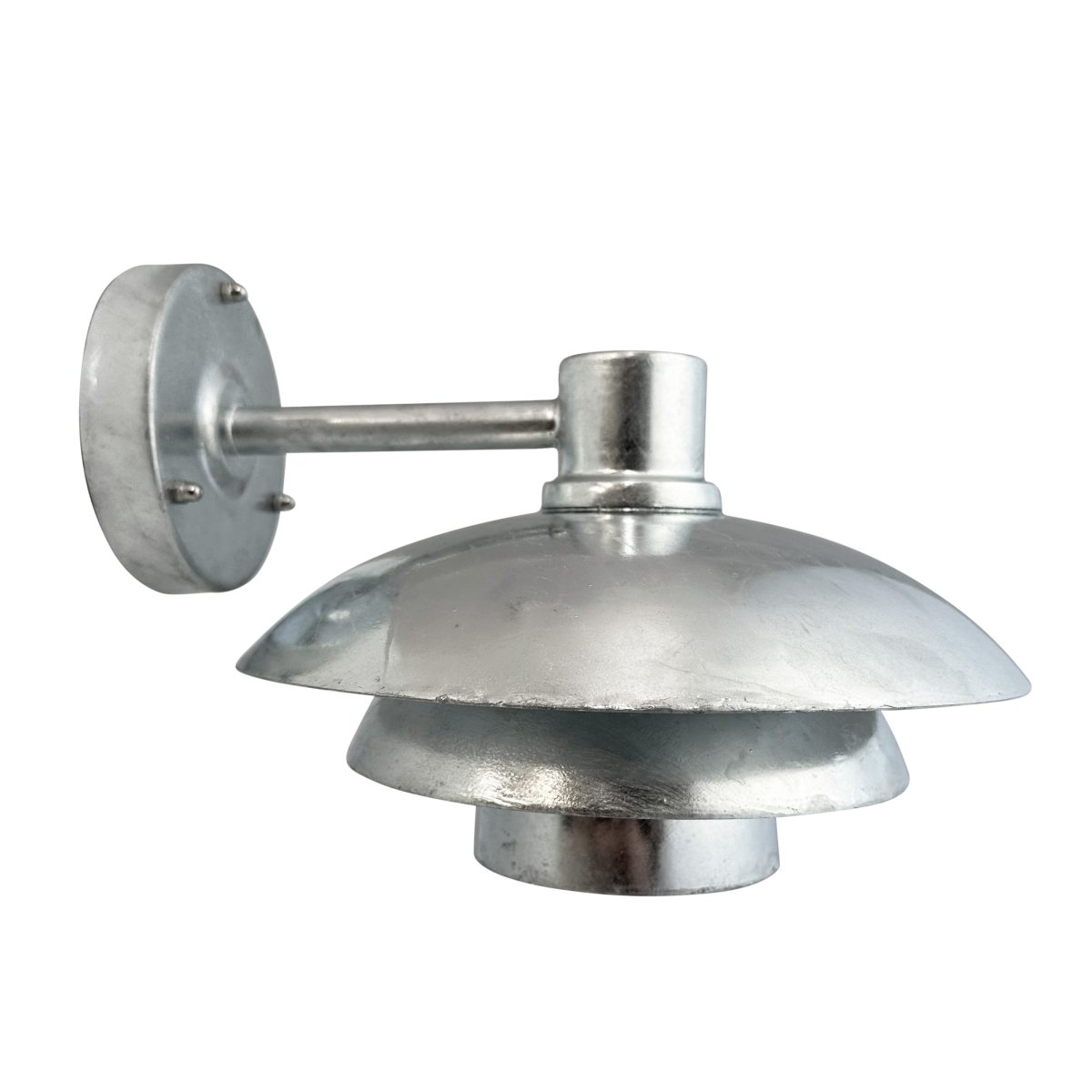 Morph Galvanisé lampe d’extérieur De Dyberg Larsen - Morph est le choix parfait si vous souhaitez améliorer l'espace extérieur de votre maison avec un design danois de première classe.