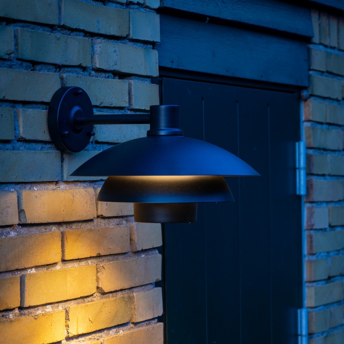 Morph Noir lampe d’extérieur De Dyberg Larsen - Morph est le choix ultime si vous souhaitez améliorer vos espaces extérieurs avec un design danois haut de gamme.