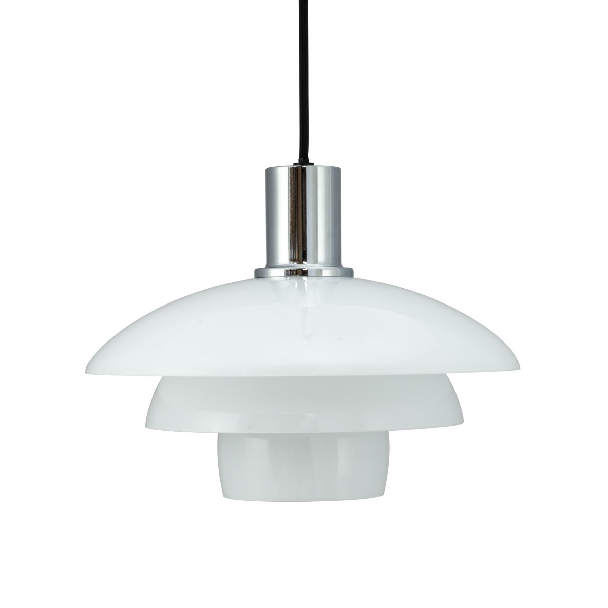 Morph Ø28 Opale suspension De Dyberg Larsen - Conçue par le célèbre designer danois Frank Kerdil, la collection d'éclairage Morph allie élégance et fonctionnalité, ce qui en fait un ajout intemporel et élégant à votre maison.