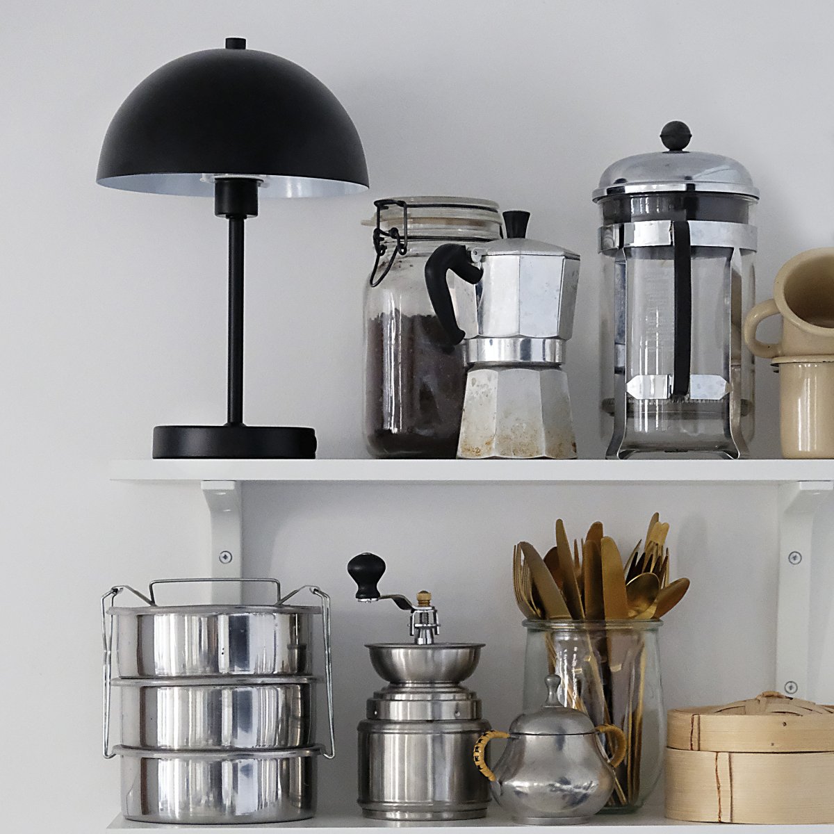 Stockholm 30cm Noir portable De Dyberg Larsen - La lampe de table LED Stockholm noire est une lampe rechargeable avec trois niveaux de luminosit&eacute; (100 %, 50 % et 25 %), id&eacute;ale pour une utilisation int&eacute;rieure et ext&eacute;rieure occasionnelle.
