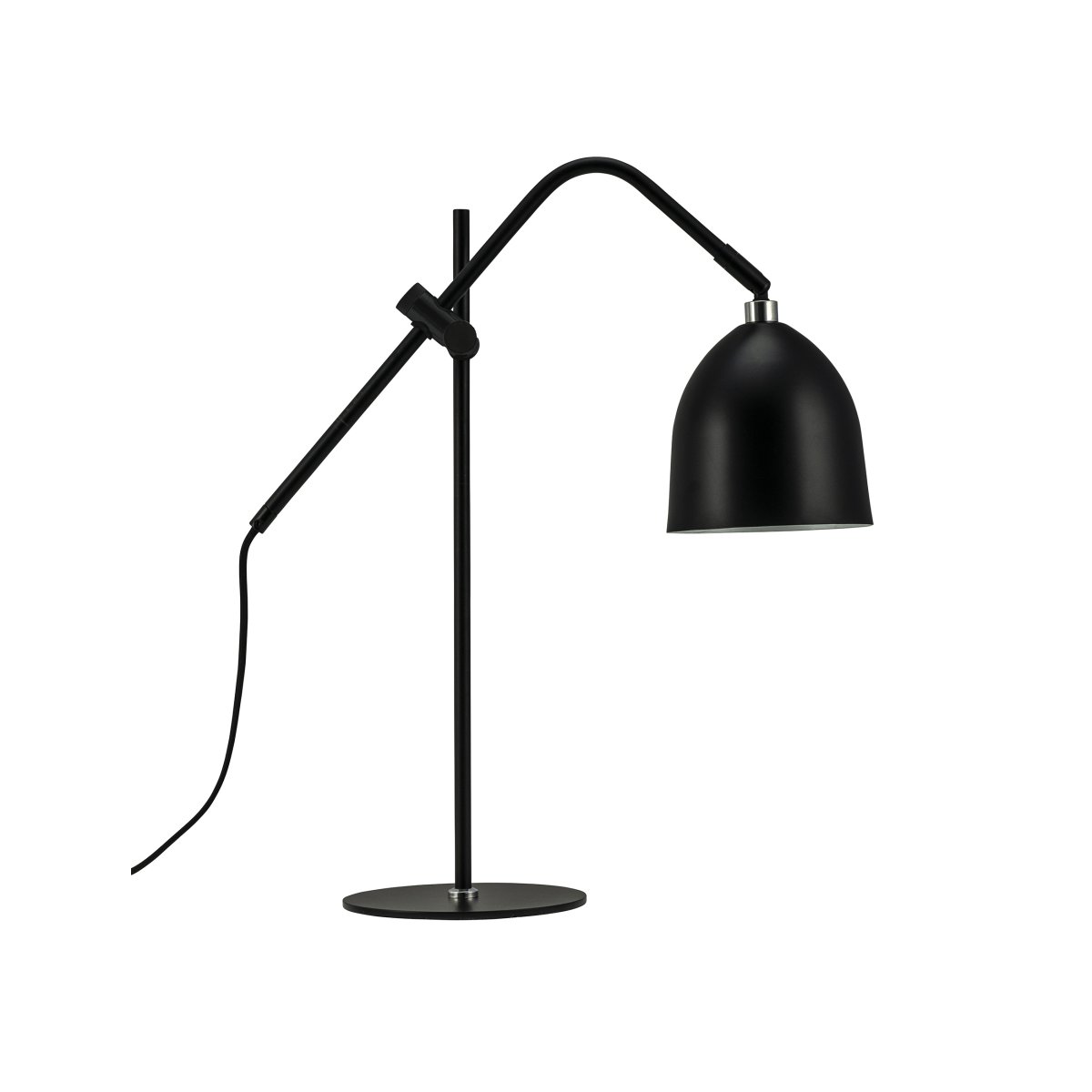 Easton 56cm Noir lampe de bureau De Dyberg Larsen - Les lampes sont en métal noir avec des détails chromés et ont une longueur de câble de 100 cm.