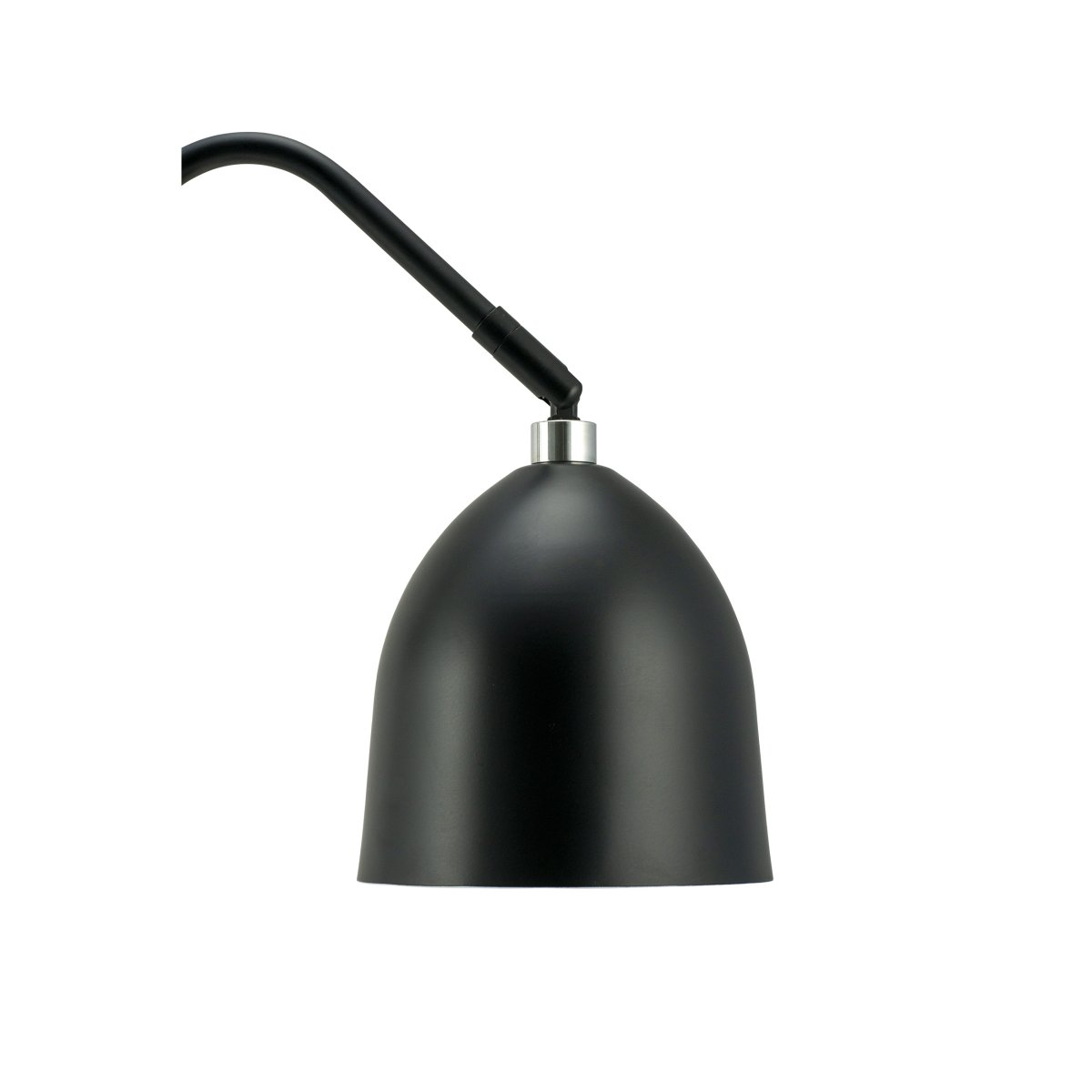 Easton 56cm Noir lampe de bureau De Dyberg Larsen - Les lampes sont en métal noir avec des détails chromés et ont une longueur de câble de 100 cm.