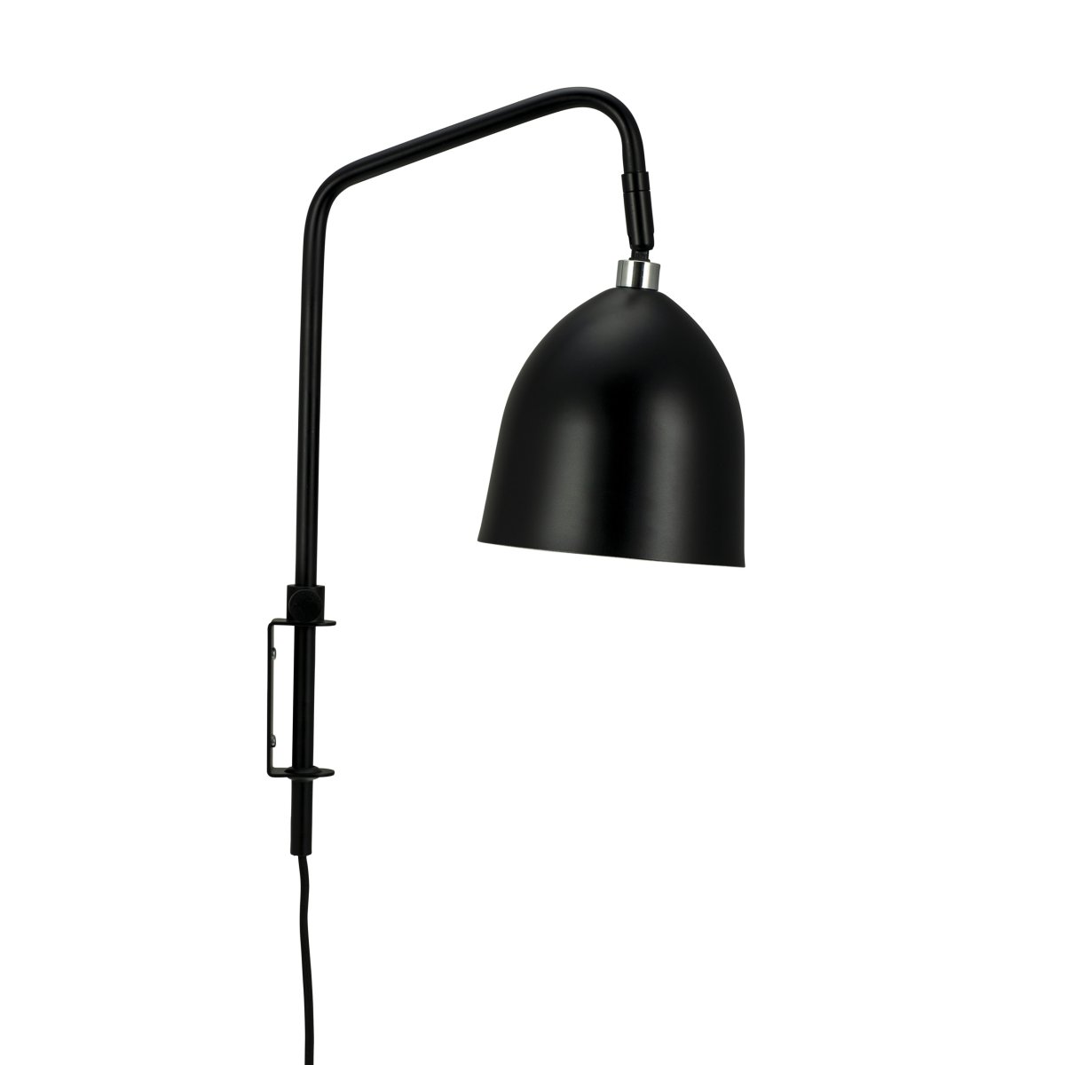 Easton 43cm Noir applique murale De Dyberg Larsen - Élégant et flexible, il est le complément parfait à votre fauteuil préféré.