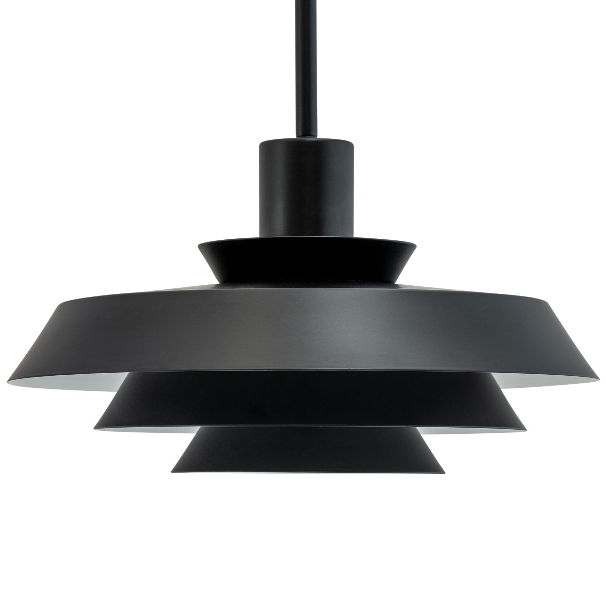 DL30 Ø30 Noir suspension De Dyberg Larsen - Am&eacute;liorez votre &eacute;clairage au-dessus de la table &agrave; manger, dans la cuisine, le couloir ou toute autre pi&egrave;ce et profitez du minimalisme scandinave et d'une lumi&egrave;re chaleureuse et cosy avec la suspension DL30.