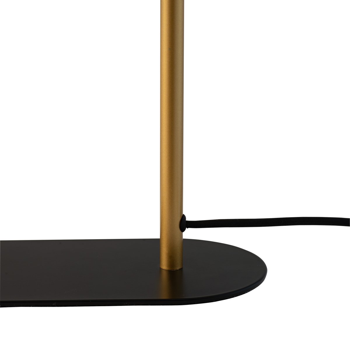 Arch 36cm Laiton lampe de table De Dyberg Larsen - La lampe de table Arch est un hommage à la simplicité et à la qualité – une fusion du design danois et de la fonctionnalité.