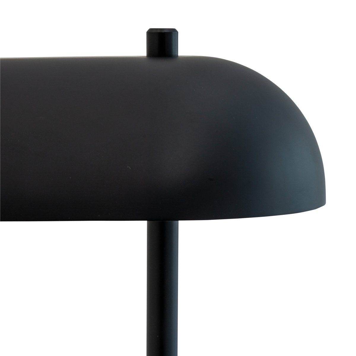 Arch 36cm Noir mat lampe de table De Dyberg Larsen - La lampe de table Arch est un hommage à la simplicité et à la qualité – une fusion du design danois et de la fonctionnalité.