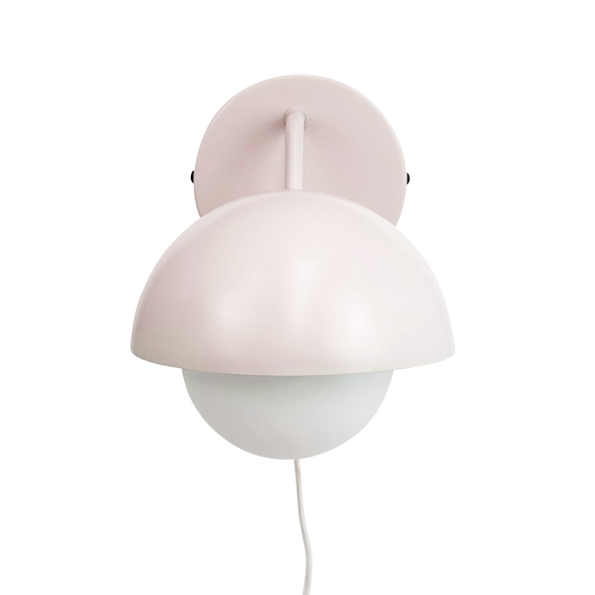 Rose Ø15 Beige mat applique murale De Dyberg Larsen - Le dôme en verre agit comme un diffuseur de lumière naturelle et crée une atmosphère chaleureuse et accueillante dans la pièce.