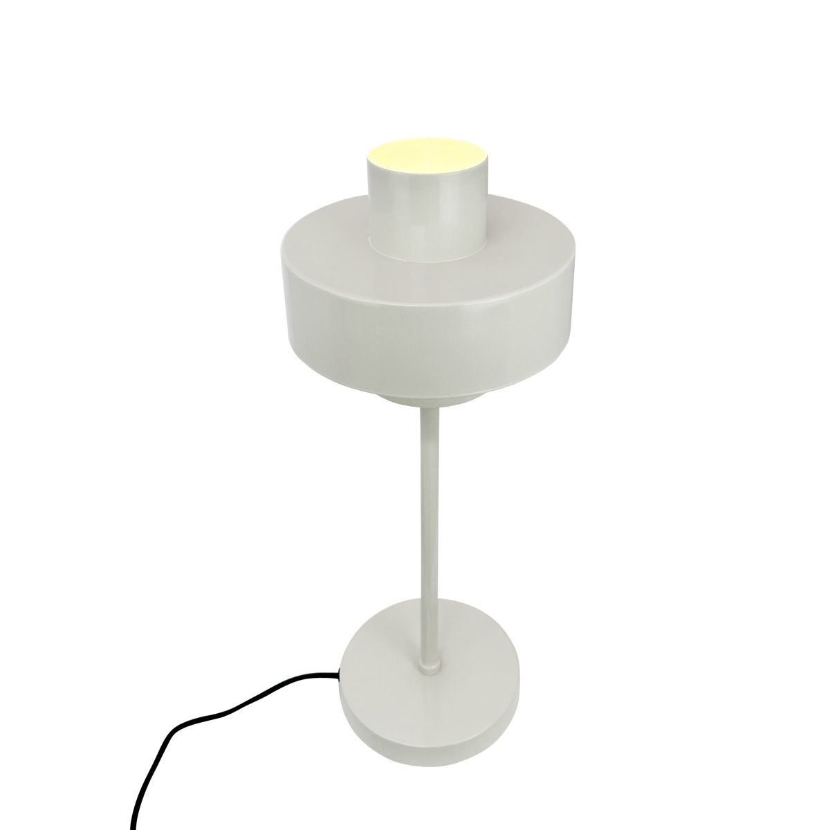 Stoke 50cm Blanc lampe de table De Dyberg Larsen - Le design élégant crée un beau contraste avec des matériaux tels que la pierre, le bois et les textiles.