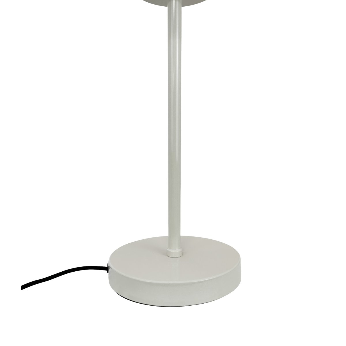 Stoke 50cm Blanc lampe de table De Dyberg Larsen - Le design élégant crée un beau contraste avec des matériaux tels que la pierre, le bois et les textiles.