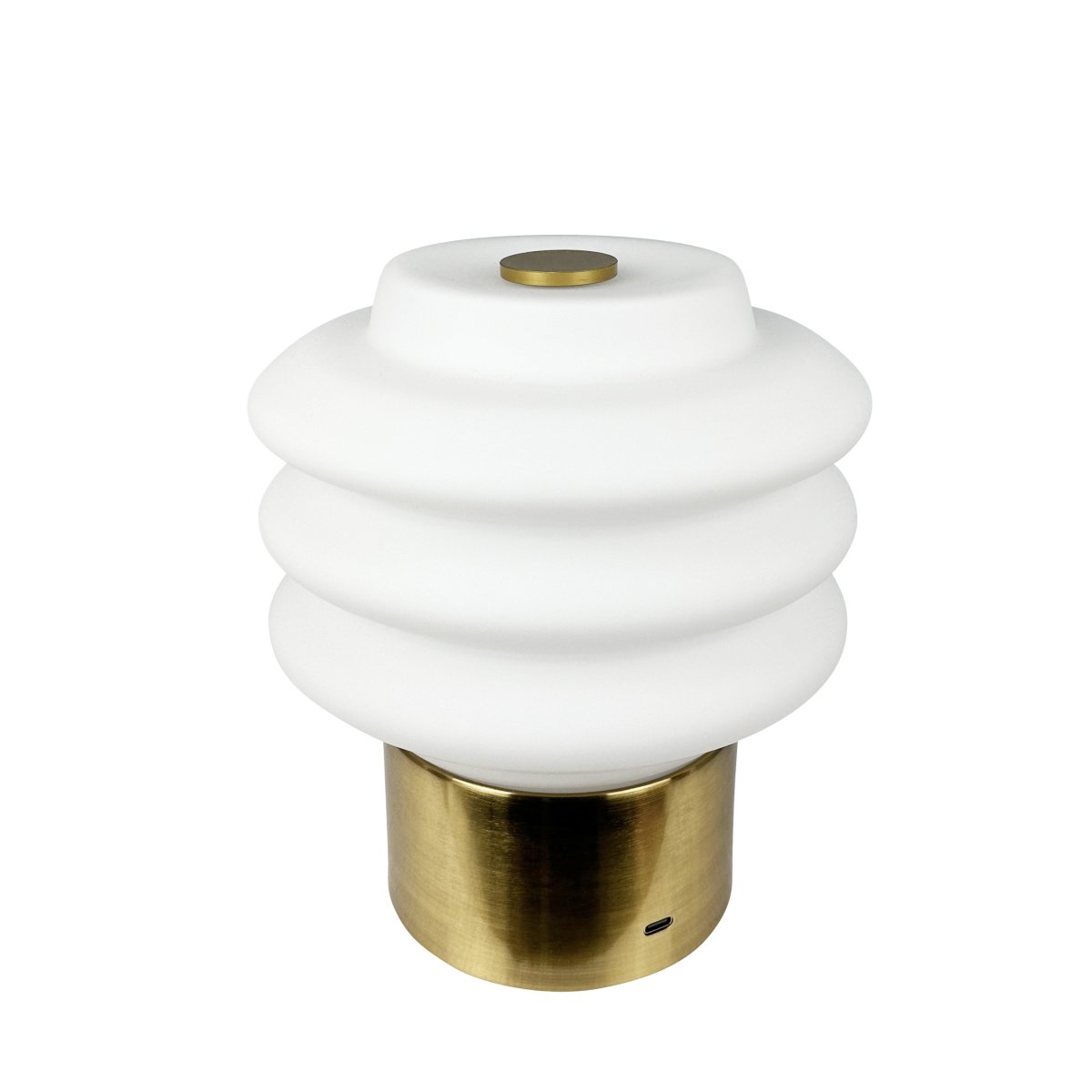 Diva LED 18cm Laiton portable De Dyberg Larsen - Tillverkad av opalglas ger den ett mjukt, behagligt sken, och den inbyggda LED-tekniken g&ouml;r den energieffektiv och h&aring;llbar.