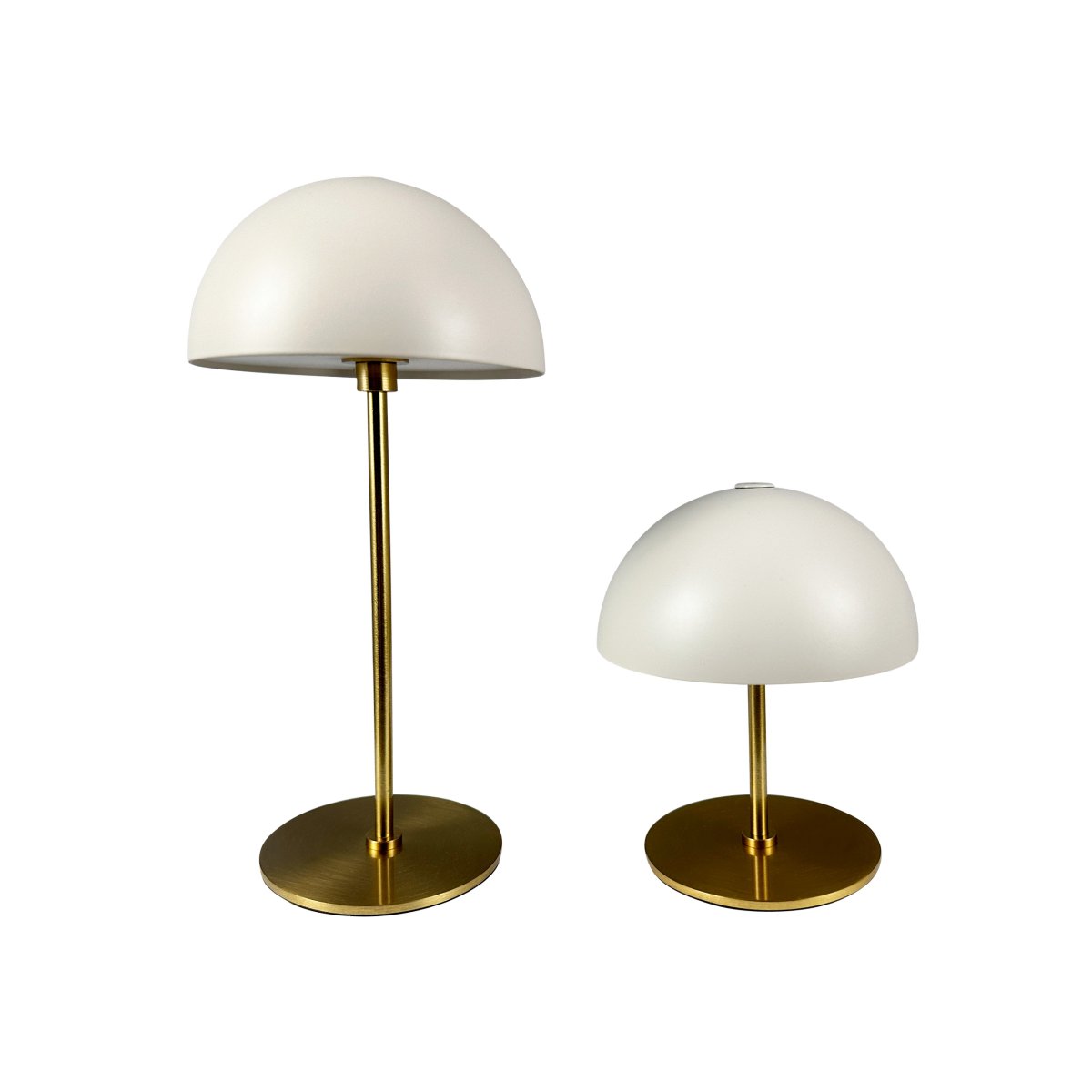Along Ensemble 20cm Beige portable De Dyberg Larsen - Les lampes de table Along Mini avec technologie LED et tactile intégrées allient design intemporel et harmonie.