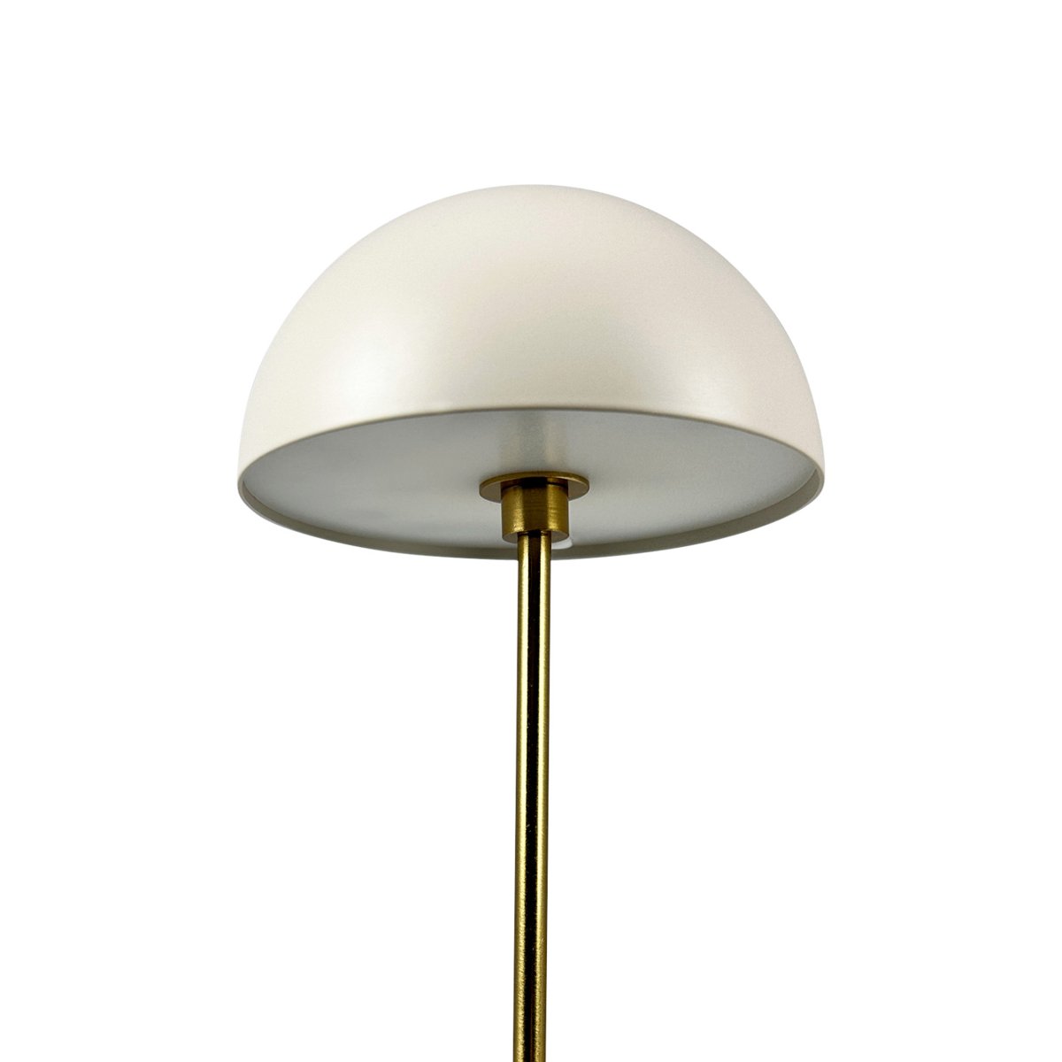 Along Ensemble 20cm Beige portable De Dyberg Larsen - Les lampes de table Along Mini avec technologie LED et tactile intégrées allient design intemporel et harmonie.
