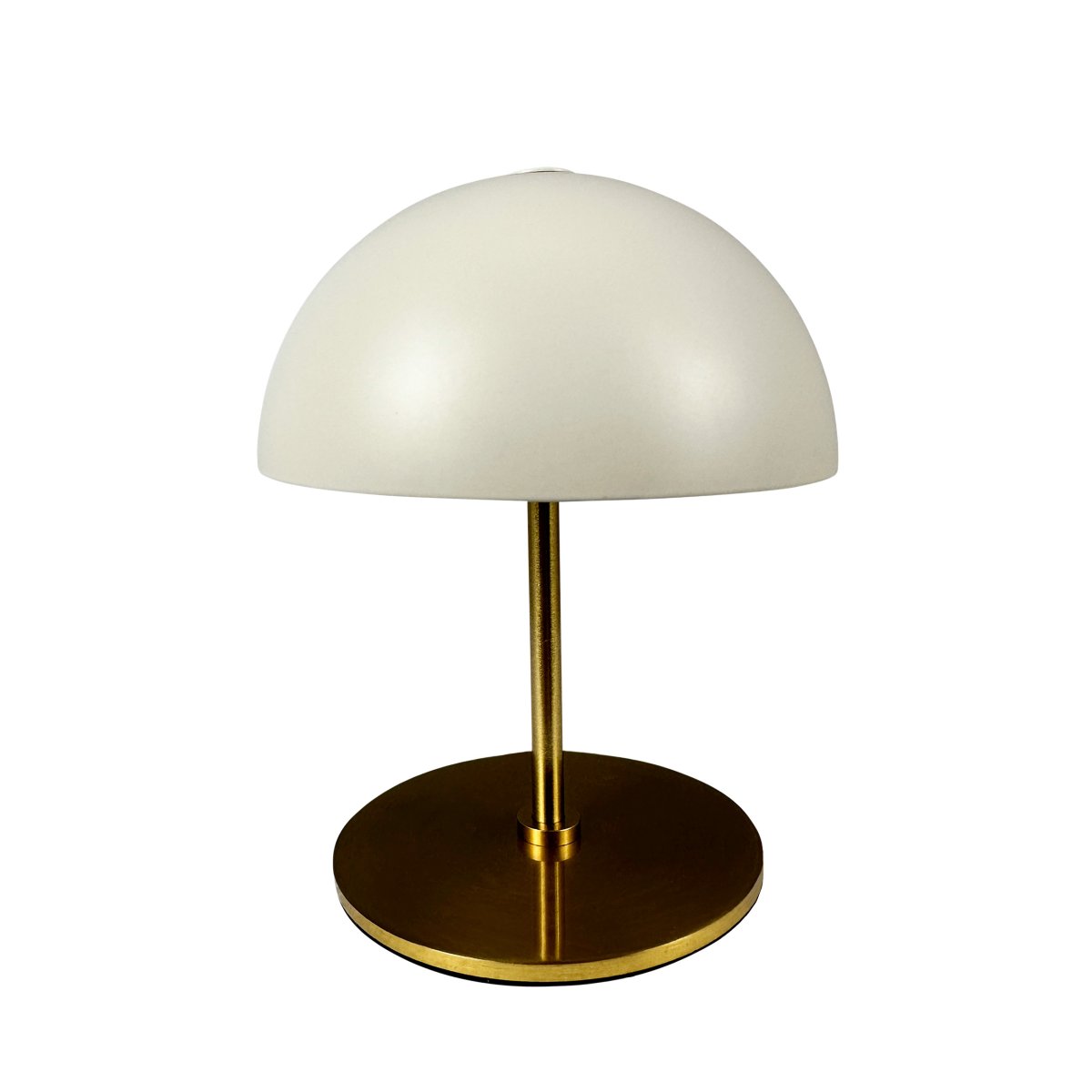 Along Ensemble 20cm Beige portable De Dyberg Larsen - Les lampes de table Along Mini avec technologie LED et tactile intégrées allient design intemporel et harmonie.