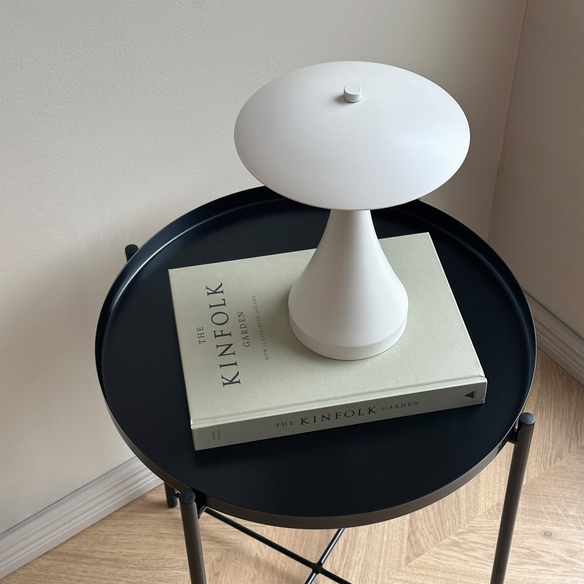 Vienna 28cm Blanc portable De Dyberg Larsen - La lampe rechargeable vous donne la liberté de la placer n'importe où sans avoir à vous soucier des câbles.