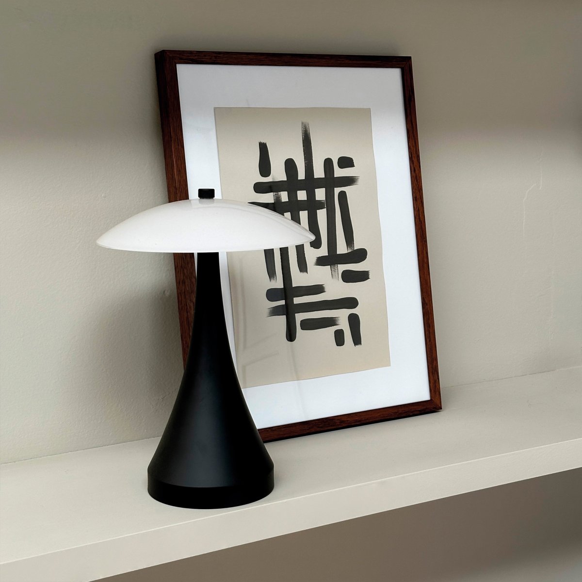 Vienna 28cm Noir portable De Dyberg Larsen - La lampe rechargeable vous donne la liberté de la placer n'importe où sans avoir à vous soucier des câbles.