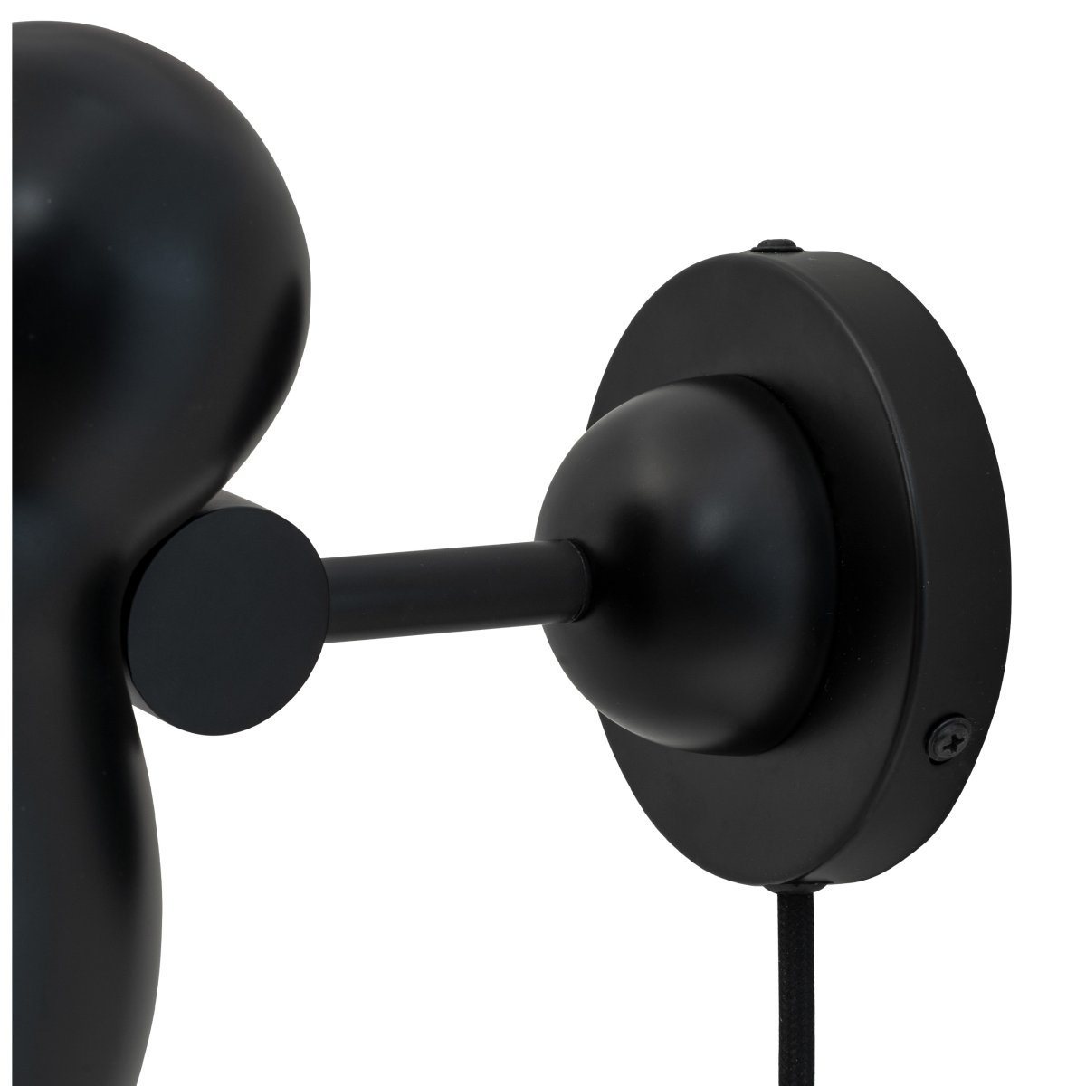 Ludo Noir lampe de lecture De Dyberg Larsen - Ludo est fabriqué en métal de haute qualité avec une finition soyeuse et ajoute une touche de design classique à votre maison.