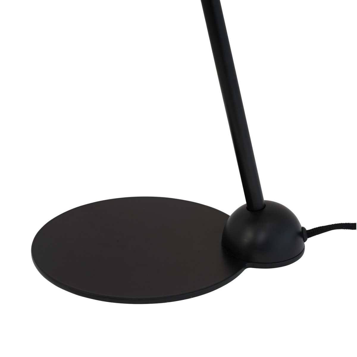Ludo 42cm Noir lampe de bureau De Dyberg Larsen - Ludo est fabriqué en métal de haute qualité avec une finition soyeuse et ajoute une touche de design classique à votre maison.
