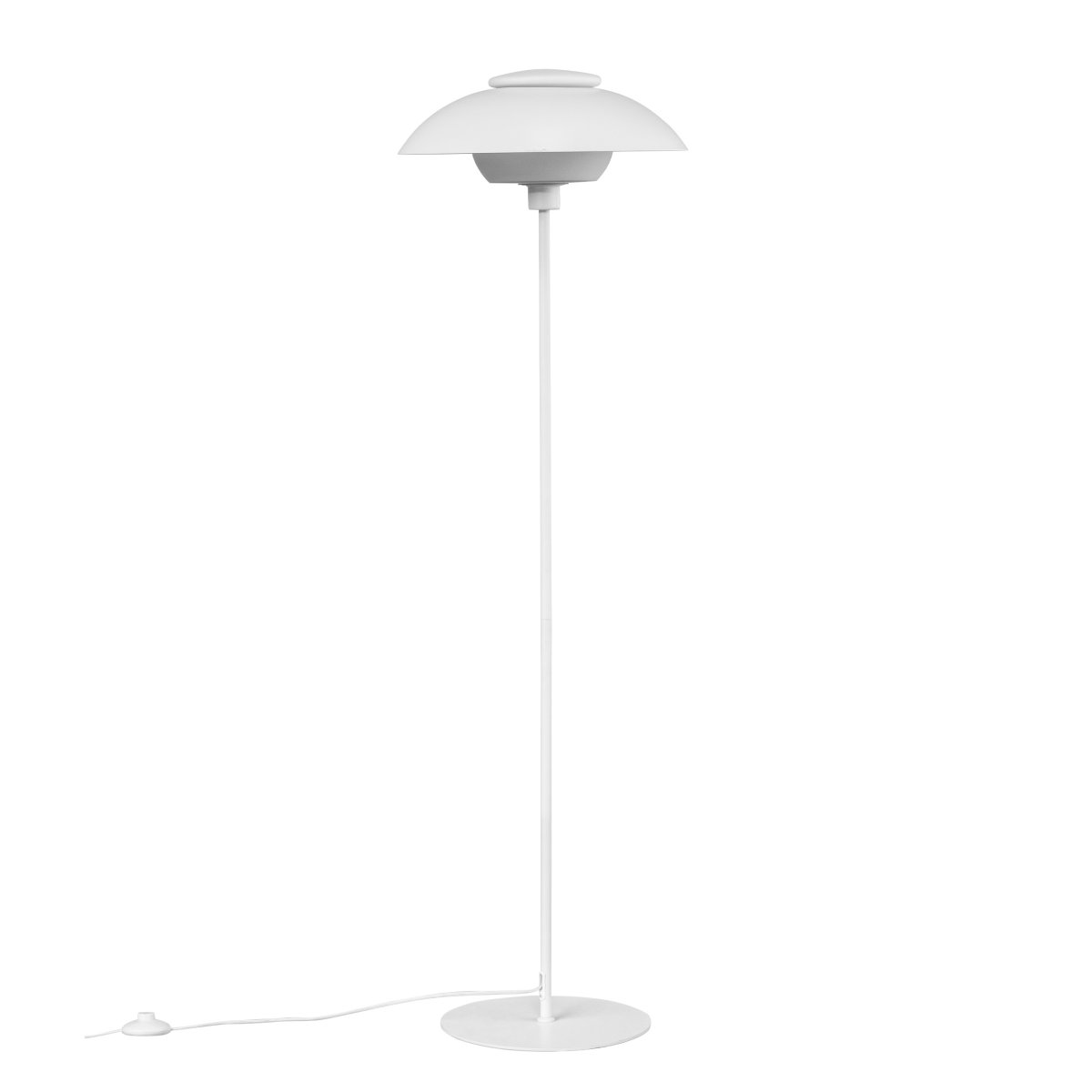 Opus Blanc mat lampadaire De Dyberg Larsen - L'abat-jour sup&eacute;rieur de la lampe est en verre opale souffl&eacute; &agrave; la bouche, qui diffuse une lumi&egrave;re douce et agr&eacute;able et cr&eacute;e ainsi une atmosph&egrave;re accueillante.