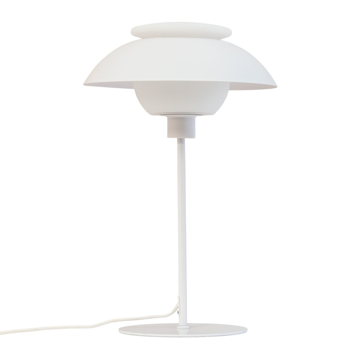 Opus 48cm Blanc mat lampe de table De Dyberg Larsen - L'abat-jour supérieur de la lampe est en verre opale soufflé à la bouche, qui diffuse une lumière douce et agréable et crée ainsi une atmosphère accueillante.